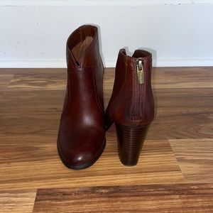 VINCE CAMUTO dark brown leather booties